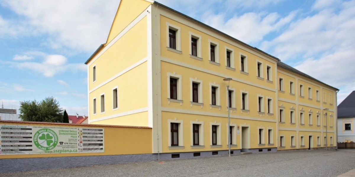 SŠ živnostenská a ZŠ, Planá